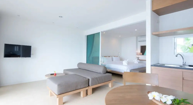 Люкс с балконом и с видом на море SEAnery Beach Resort