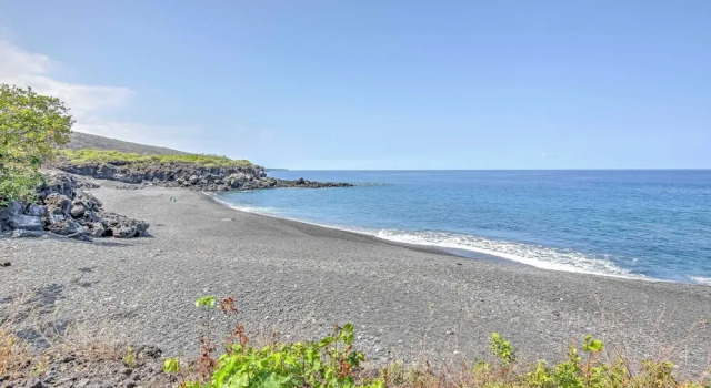 Коттедж Ocean-view Bungalow: Walk to Pebbles Beach!