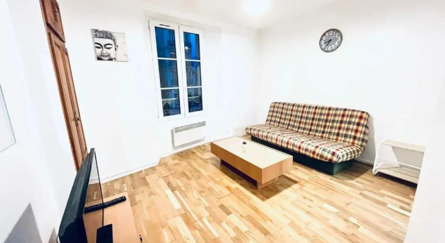 VERY LARGE STUDIO in the center of Fontainebleau