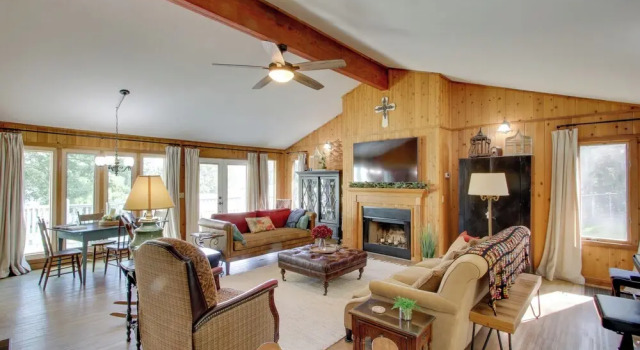 Waterfront Home Near Wilson Lake w/ Covered Porch!, Réserver Maison de vacances Cottages à Killen, Cottage