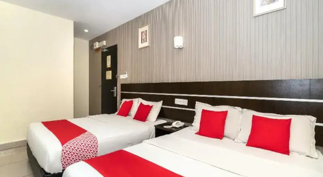 Четырёхместный люкс Hotel O Blossom Hotel