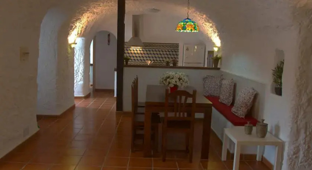 Alojamiento Rural Cueva Adonia, Prenota Hotel Freila Provincia di Granada