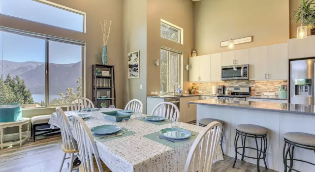 Коттедж 'gorge Retreat' - Modern Carson Home w/ Mtn Views!