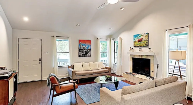 1802 Kinney Avenue Home 2 Bedrooms 2 Bathrooms Home, Rezerwuj Dom wakacyjny Domki letniskowe w Greater Austin, Domek
