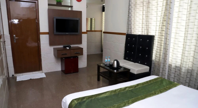 Dee Park View Lodge, Забронировать Отель Джамму Джамму и Кашмир, рядом с Железнодорожный вокзал Джамму-Тави