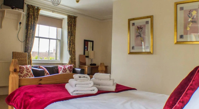 The Royal Oak Hotel, Prenota Hotel  