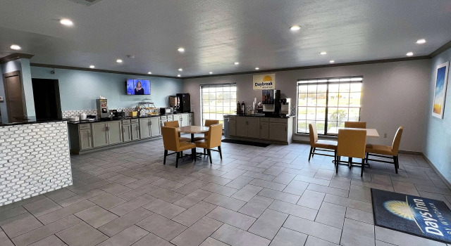 Days Inn by Wyndham Canton, Book Hotel Hoteller i Canton med parkering, Parkering