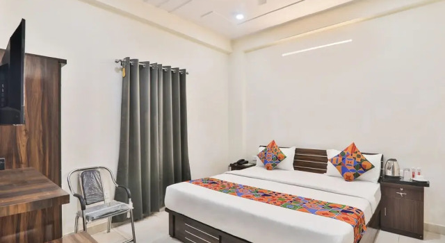 Номер Executive FabHotel Lucknow Inn