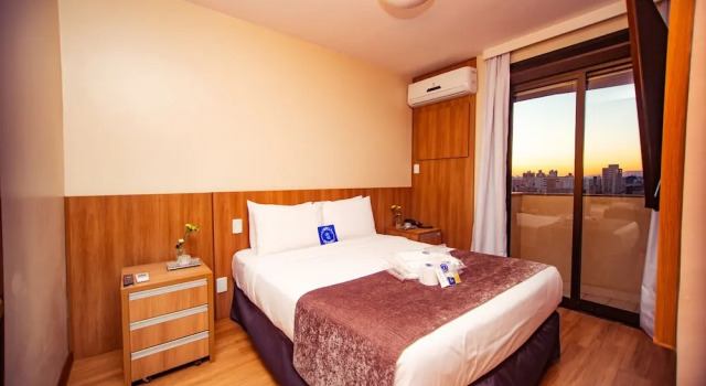 Семейный номер Luxury с балконом и с видом на озеро Blue Tree Towers Millenium Porto Alegre