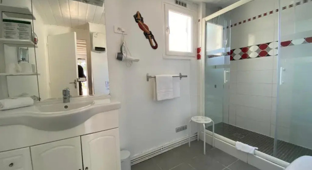 Бунгало с 2 комнатами Hotel Des 4 Vents "Esprit Camargue" Parking Privé Gratuit