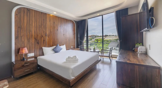Двухместный номер Premier с балконом Mega Sky Dalat Hotel