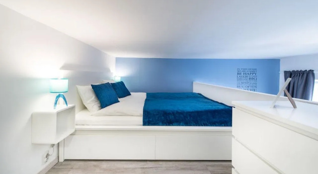 happy home Budapest BLUE