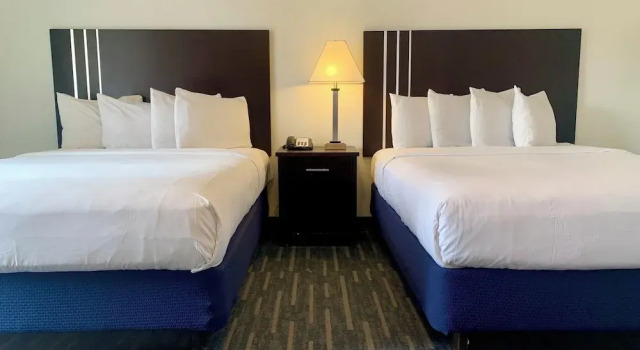 Четырёхместный номер Superior Avalon Inn Downtown Morro Bay