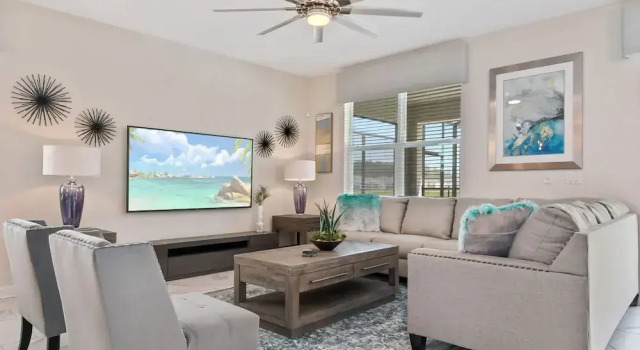 Home 9 Bed Pool Best Location Storey Lake, Rezerwuj Hotel Hotele w Kissimmee z parkingiem, Parking