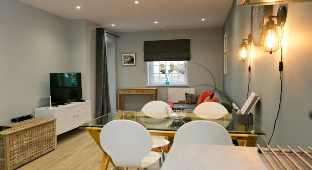 Stylish warehouse apartment in Central Cardiff, Забронировать Апартаменты/квартира Кардифф Гламорган, рядом с La Mostra Gallery