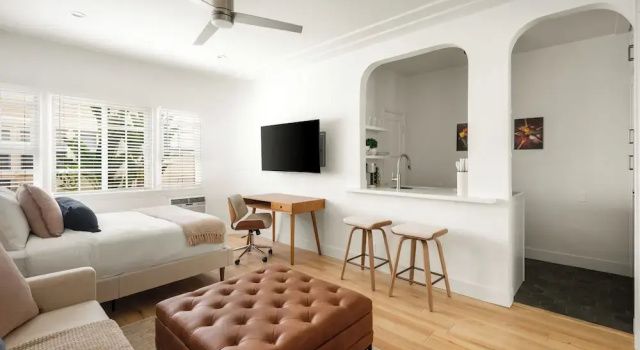 Студия Deluxe Beverly Grove Hotel
