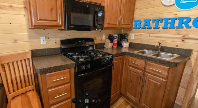 Коттедж c 1 комнатой Wilderness Lakes RV Resort