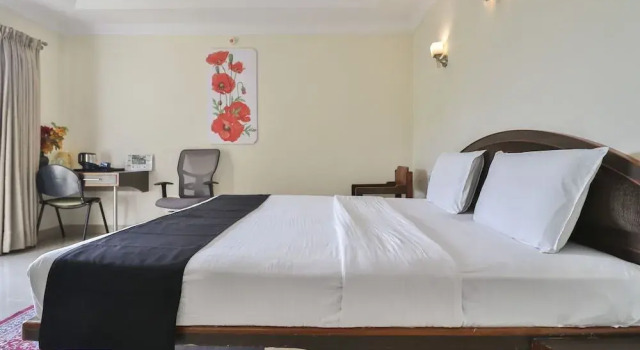 Palette - Holiday Palms, Rezerwuj Hotel Hotele w Bangalore z basenem, Basen