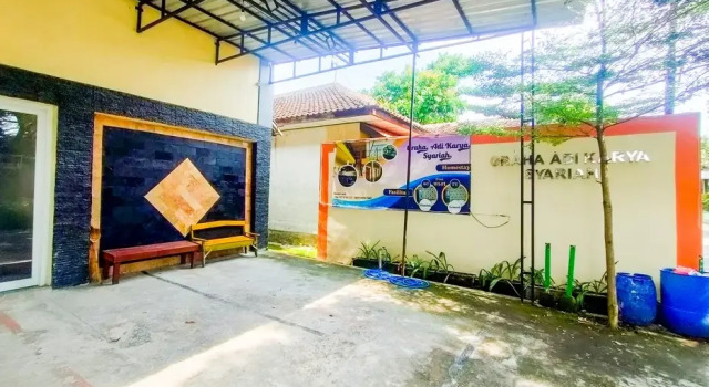 RedDoorz Syariah @ Graha Adi Karya Kartasura, Book Hotel Hoteller i Kartasura med parkering, Parkering