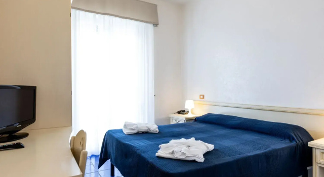 Hotel Caravelle, Забронировать Отель Отели Каттолики 4 звезды, рядом с Аквариум Le Navi, 4*