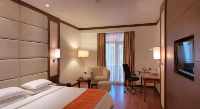 Номер Superior Royal Orchid Resort & Convention Centre, Yelahanka Bangalore