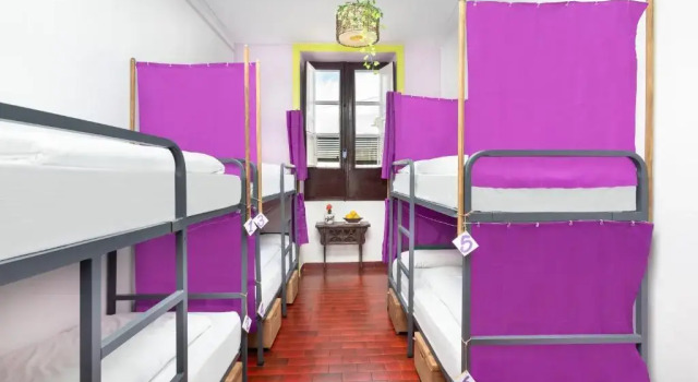 Кровать в общем номере Patio Hostel