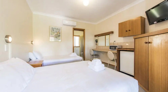 Двухместный номер Standard с балконом Gosford Inn Motel
