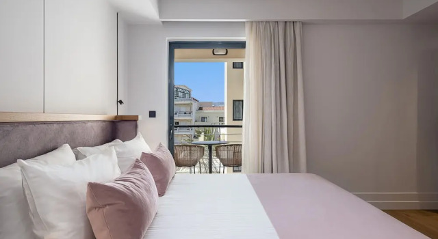 Двухместный номер Economy с балконом Avra City Boutique Hotel
