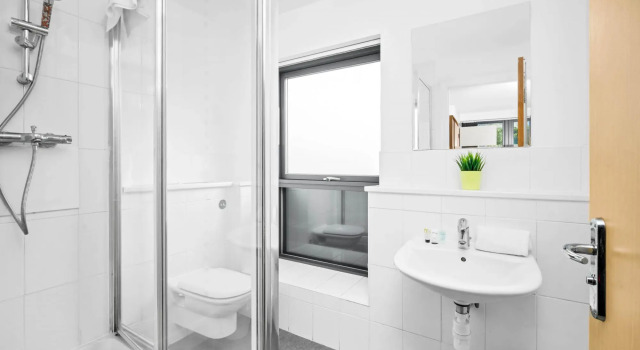 Modern Townhouse Close to Birmingham City Centre, Забронировать Отель Отели Бирмингема с парковкой, рядом с Океанариум «Национальный центр морской жизни», Парковка