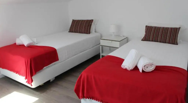 UAU Hostel, 预订 青年旅舍 费圭拉达芙兹 Beira Alta, 靠近 Buarcos Beach
