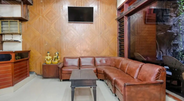 Hotel Dirgahayu by OYO Rooms, Varaa Hotelli Hotellit ja majoitukset kohteessa Ponorogo, Hotelli
