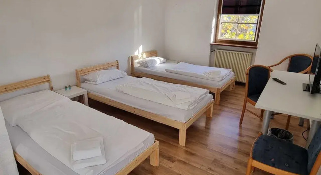Четырёхместный номер Economy с балконом Hotel 3H Mannheim
