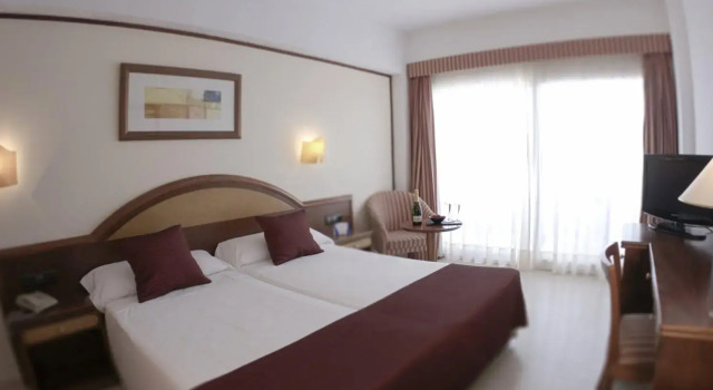 Двухместный номер Economy с балконом CM Playa del Moro