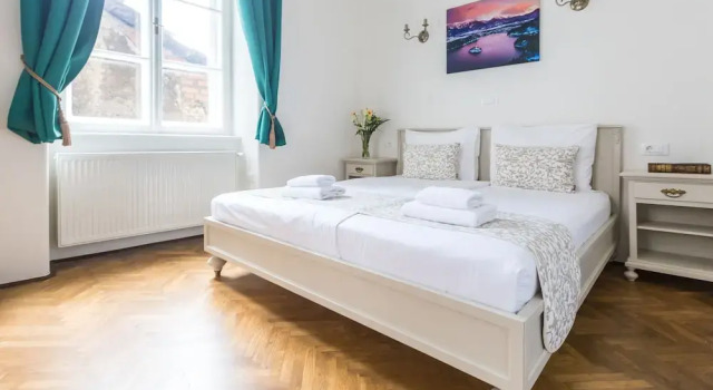 Апартаменты Charming Palace с 2 комнатами Barbo Palace Apartments and Rooms