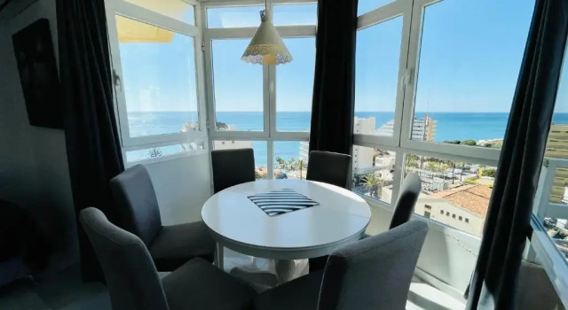 Апартаменты Apartamentos Orfeo Azul "Rehabilitación fachada en progreso 2026-27, Façade rehabilitation in progress 2026-27"
