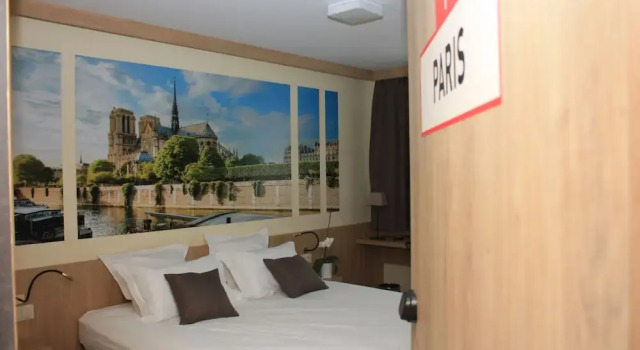 Номер Classic Brit Hotel Montargis