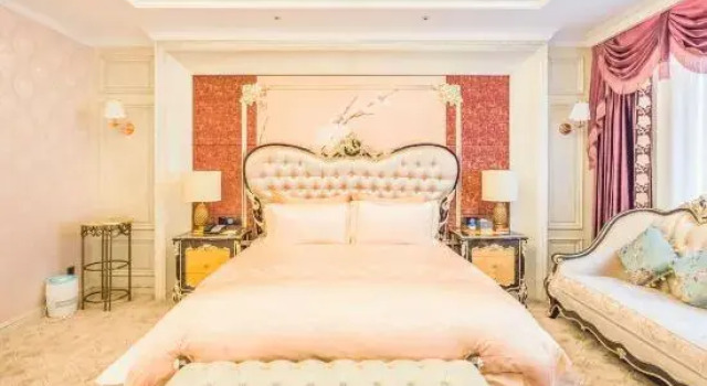 Люкс Presidential Happy Castle International Hotel