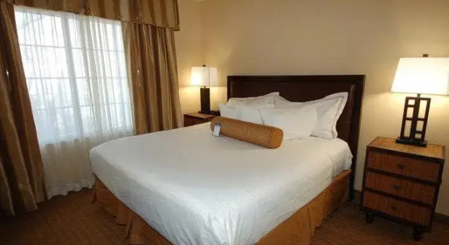 Люкс с видом на бассейн Richmond Inn & Suites-baton Rouge