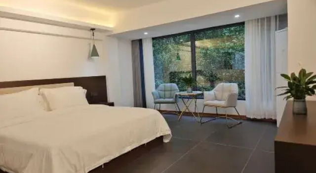 Семейный люкс Qianyuan Backyard Homestay (Enshi Grand Canyon Yunlong Dixie Store)