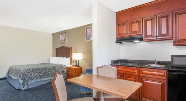 Студия Days Inn by Wyndham Arlington Pentagon