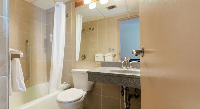 Четырёхместный номер Standard с видом на озеро Indian Head Resort