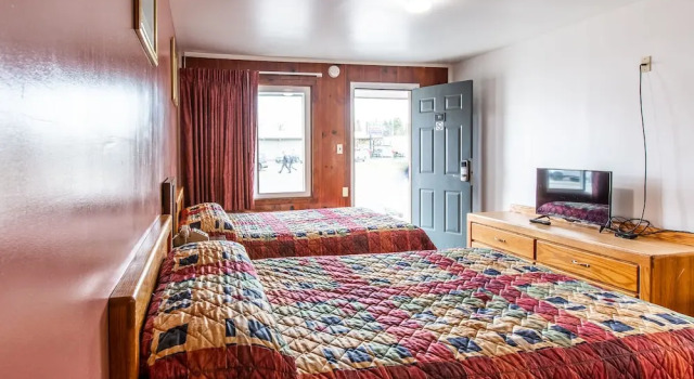 Четырёхместный номер Standard Autzen Inn
