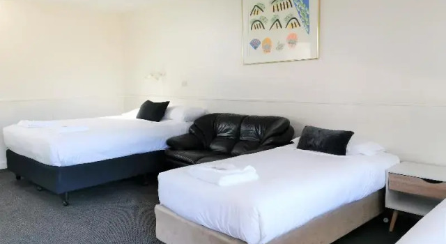 Четырёхместный семейный номер Standard c 1 комнатой Bathurst Explorers Motel