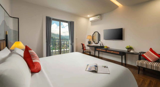 Двухместный номер Deluxe с видом на горы DeLaMont Sapa Hotel