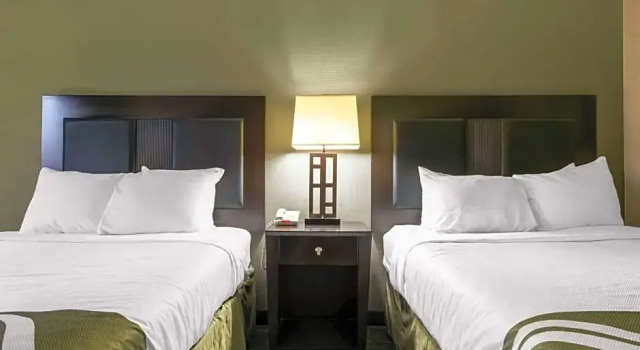 Четырёхместный люкс Quality Inn & Suites Charleston - Civic Center