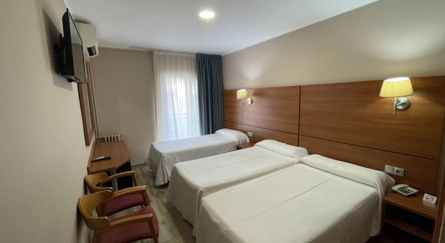 Трёхместный номер Standard с балконом Hotel Maria del Mar
