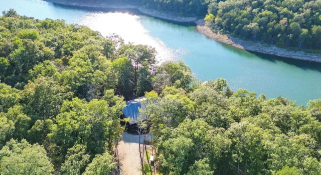Коттедж Private Shore Access & Games: Lakefront Getaway