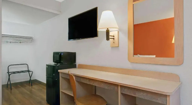 Четырёхместный номер Standard Motel 6 Troutdale, OR - Portland East