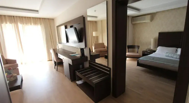 Люкс с балконом Olira Boutique Hotel&SPA