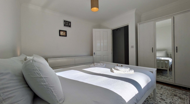 Charming 2-bedroom Flat in London, Varaa Huoneisto Asunnot kohteessa Merseyside, Huoneisto